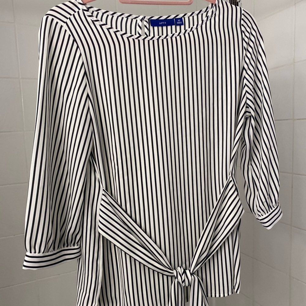 🔵Front tie striped blouse
